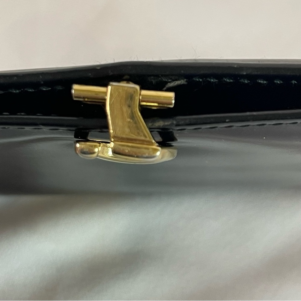 EUC Authentic Gucci Black Bi-Fold Wallet. Gold Signature Clasp Dust Bag Included - Picture 7 of 10